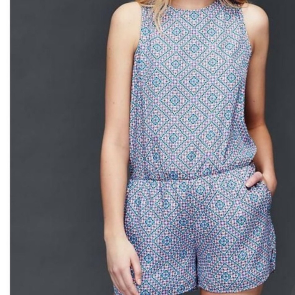 BRAND NWT GAP SLEEVELESS SHORT ROMPER